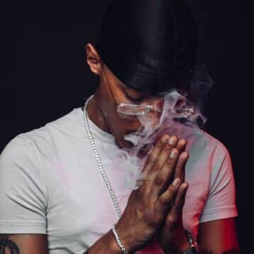 En médecine de 25 ans de Paaris cherrche rencontre avec une petite salope