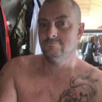 Homme tatoué cherche sexe à Toulon